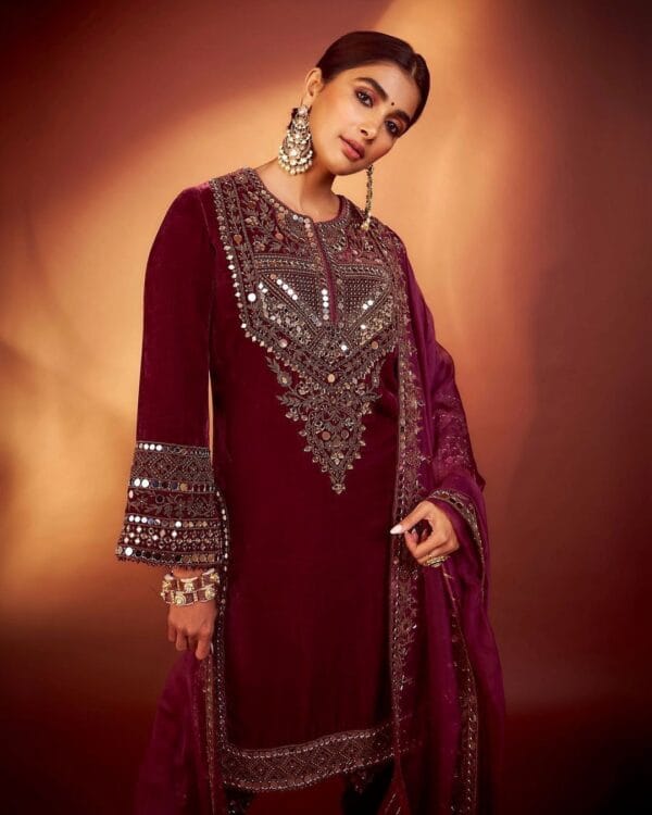 Velvet Designer Suit FREE SHIPP IN IND tahafashionsurat Latest 2025 - Image 3